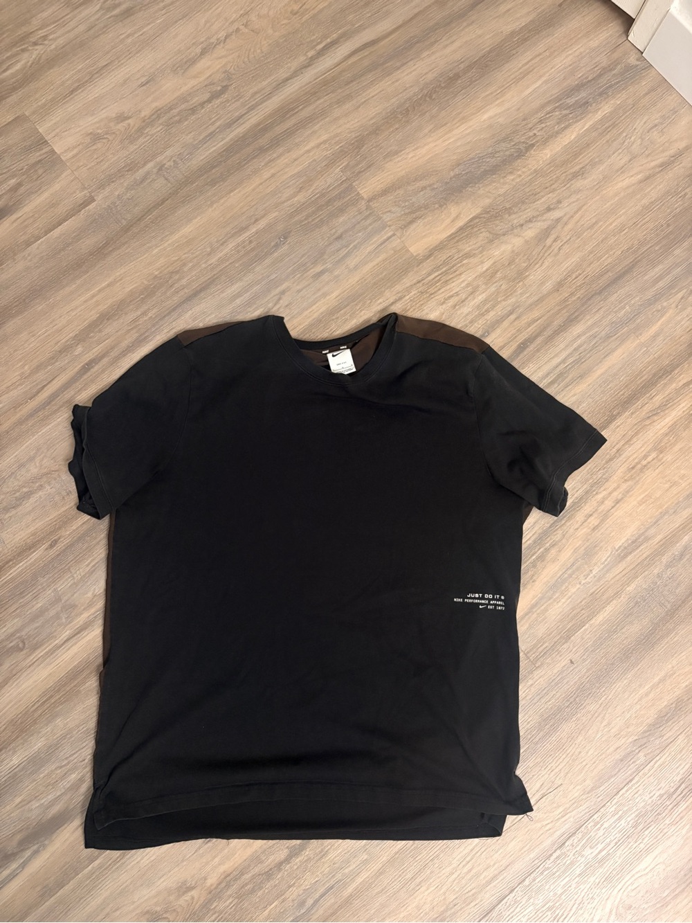Men's Nike Black Short-Sleeve Shirt